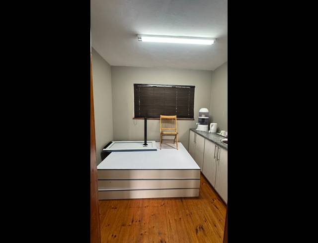 48M² BUSINESS TO LET IN SCOTTSVILLE